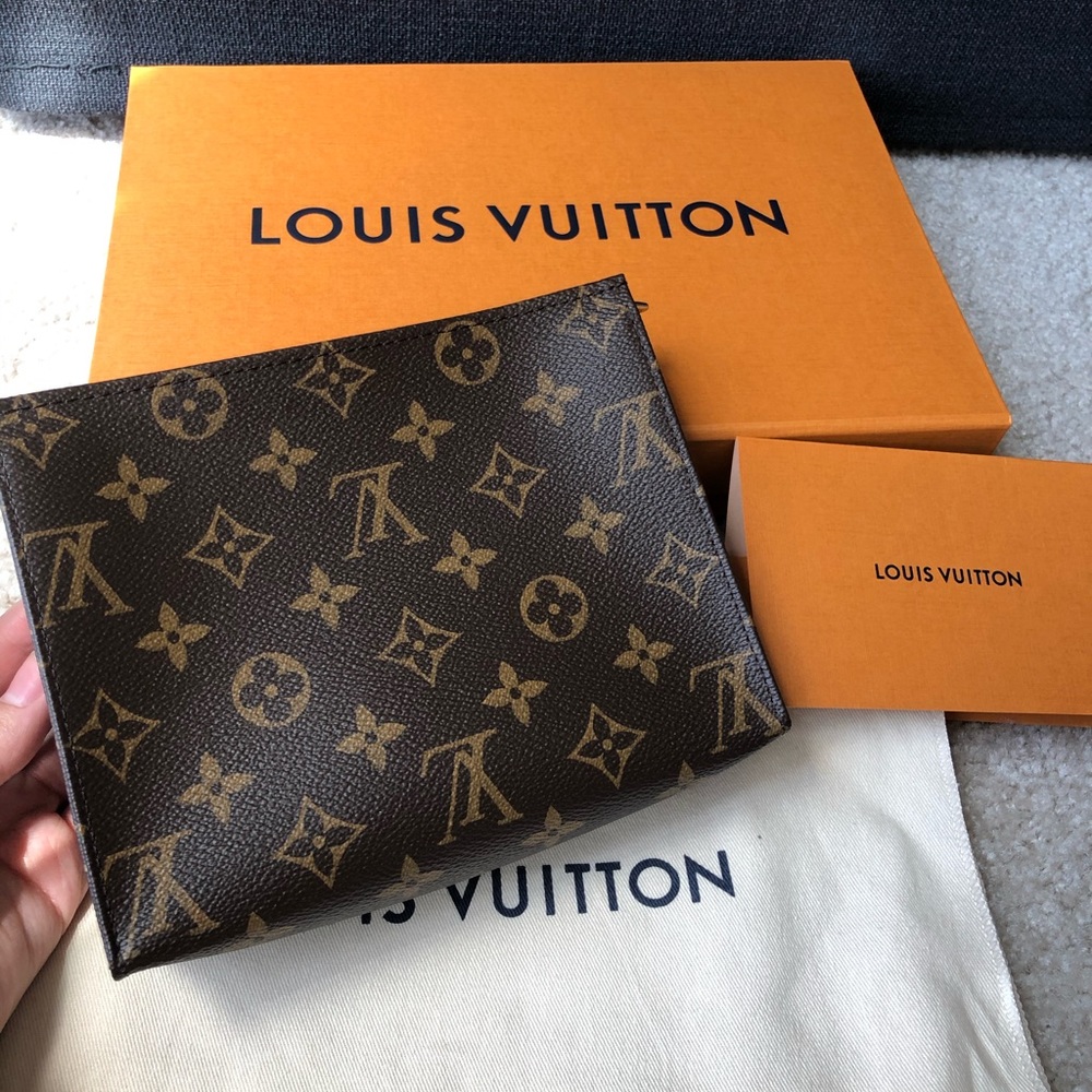 *SOLD*Brand new Louis Vuitton toiletry 19